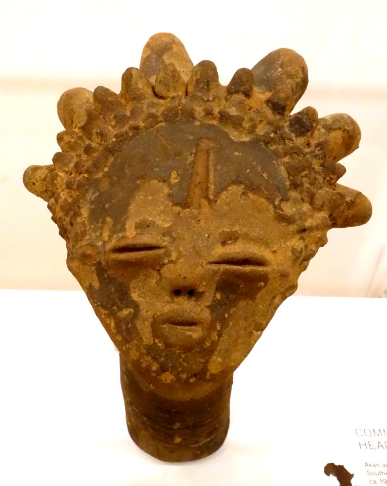 Commemorative head, Akan people, Southern Ghana, c. 19th century, terracotta - Krannert Art Museum, UIUC - DSC06174