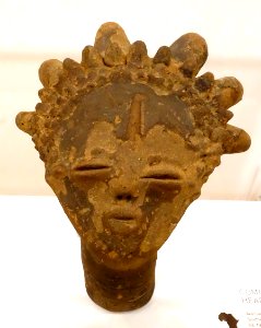 Commemorative head, Akan people, Southern Ghana, c. 19th century, terracotta - Krannert Art Museum, UIUC - DSC06174