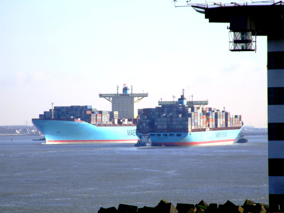 Cornelius IMO 9198587 & Eleonora Maersk IMO 9321500 , Port of Rotterdam, Holland 25-Jan-2007