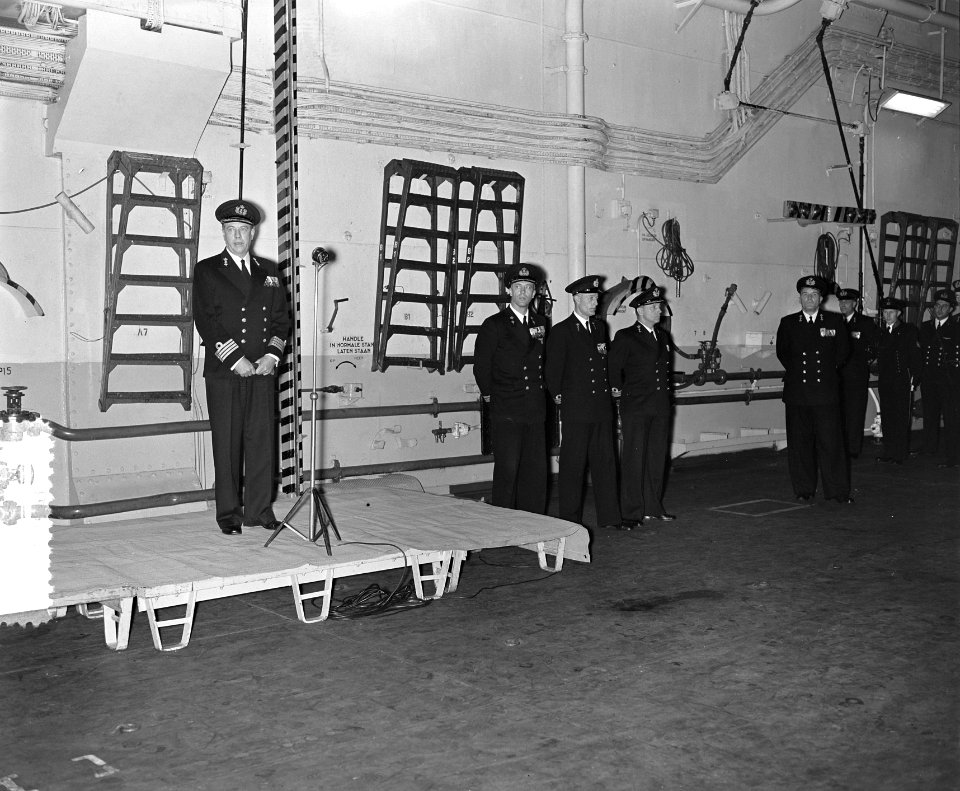 Commando-overdracht op Karel Doorman, Bestanddeelnr 906-7987