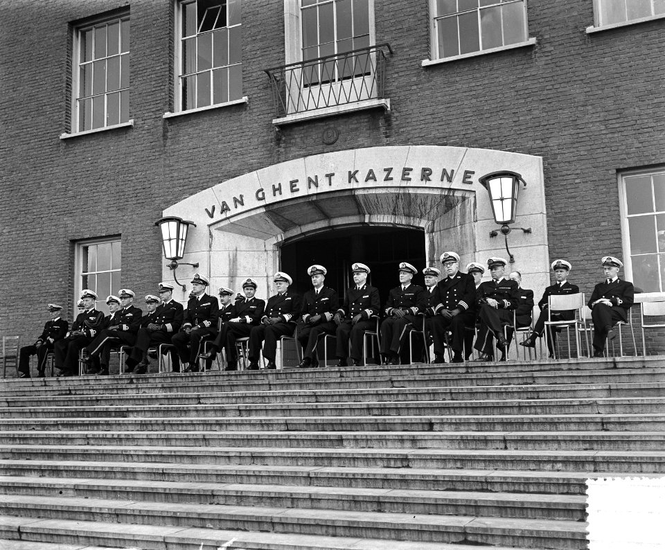 Commando-overdracht Mariniers in de Van Ghent kazerne te Rotterdam tussen genera, Bestanddeelnr 906-7385