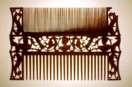 Comb, Italy or France, c. 1520-1550, ivory - Montreal Museum of Fine Arts - Montreal, Canada - DSC09315