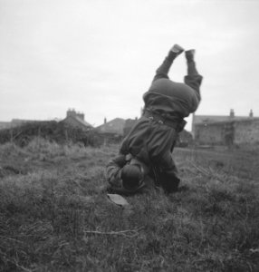 Commando-training. 39. Unarmed combat ongewapend gevecht, Bestanddeelnr 934-9401