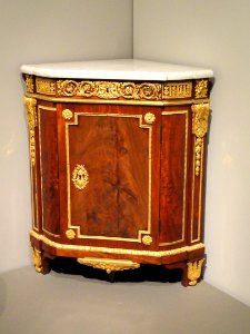 Corner Cupboard, c. 1785, Jean-Henri Reisener, Paris, oak, mahogany and mahogany veneer, marble, ormolu - Art Institute of Chicago - DSC09803