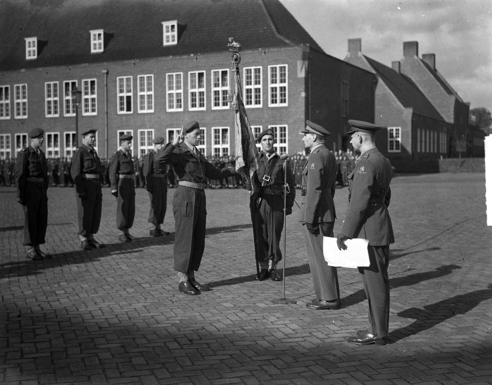 Commando-overdracht Regiment Genietroepen Den Bosch, Bestanddeelnr 904-2393