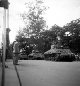 Commando-overdracht A-Divisie. Defilé. Sherman-tanks van de Mariniersbrigade, Bestanddeelnr 12289