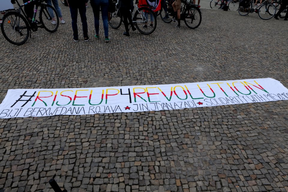 Coloured Rain protest Berlin Pariser Platz 2020-07-18 26