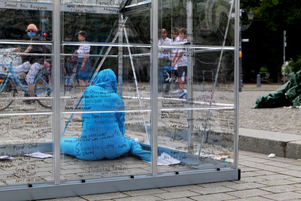Coloured Rain protest glass house Berlin Platz des 18 März 2020-07-18 04