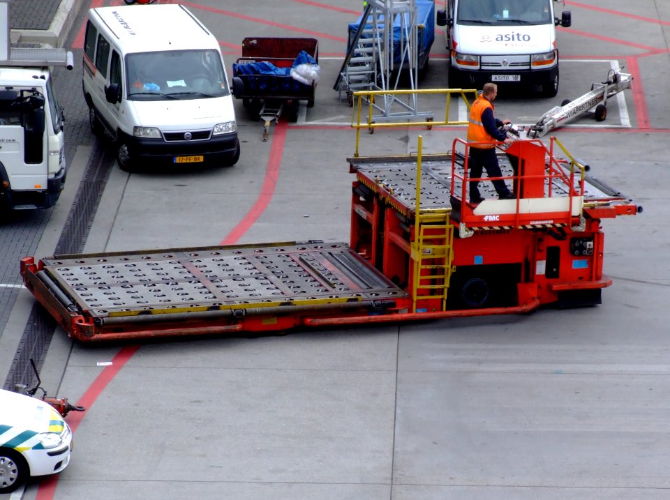 Commander container mover