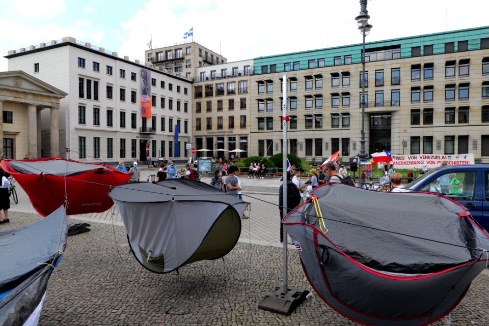 Coloured Rain protest Berlin Pariser Platz 2020-07-18 21