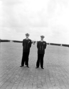 Commando overdracht Marine vliegbasis Valkenburg. De vorige commandant schout-bi, Bestanddeelnr 906-6431