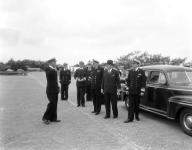 Commando overdracht Marine vliegbasis Valkenburg. Aankomst van minister van Oor…, Bestanddeelnr 906-6434