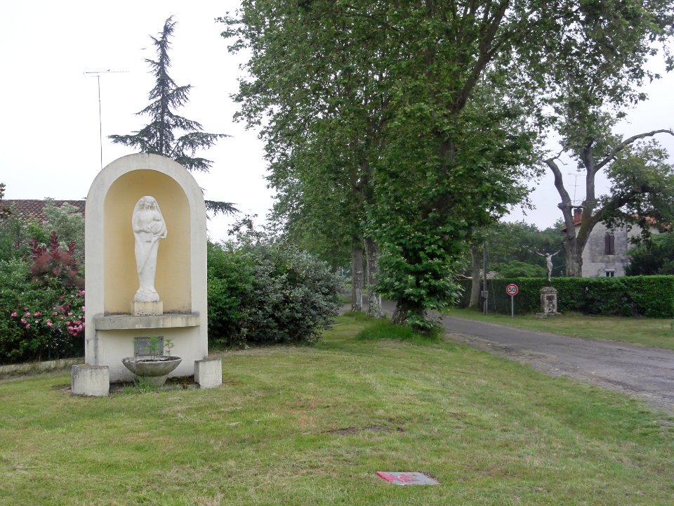 Commensacq (Landes) chapelle statue Vierge et Enfant