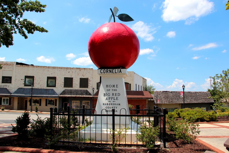 Cornelia, Georgia Big Red Apple