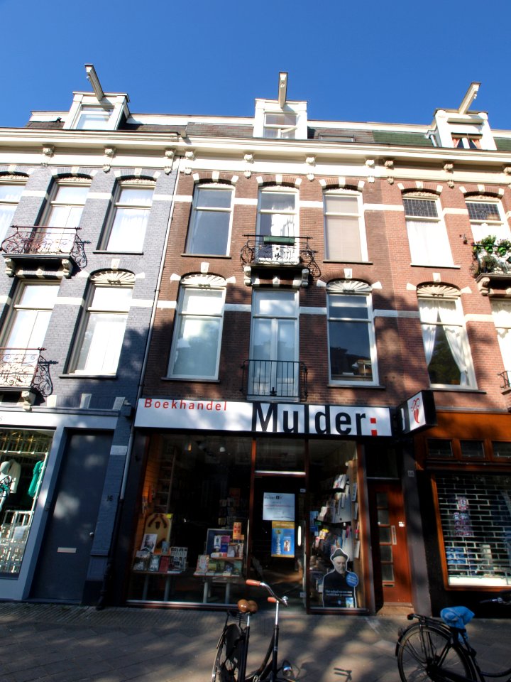 Cornelis Schuytstraat met No 14 Boekhandel Mulder, foto 2