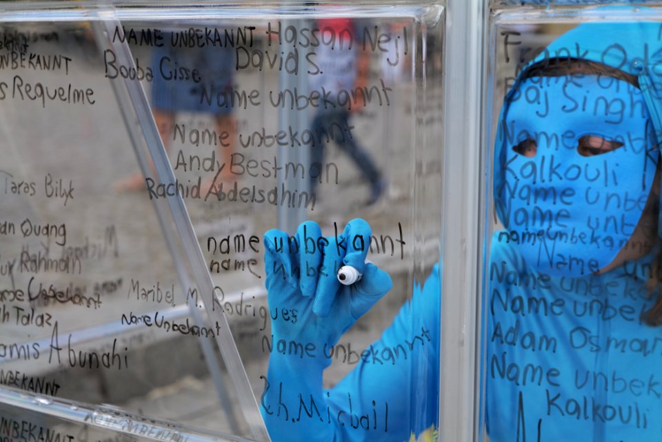 Coloured Rain protest glass house Berlin Platz des 18 März 2020-07-18 14