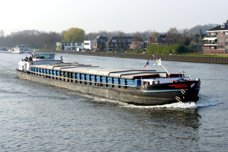 Cosmopolite - ENI 02315182, Amsterdam-Rijnkanaal, pic1