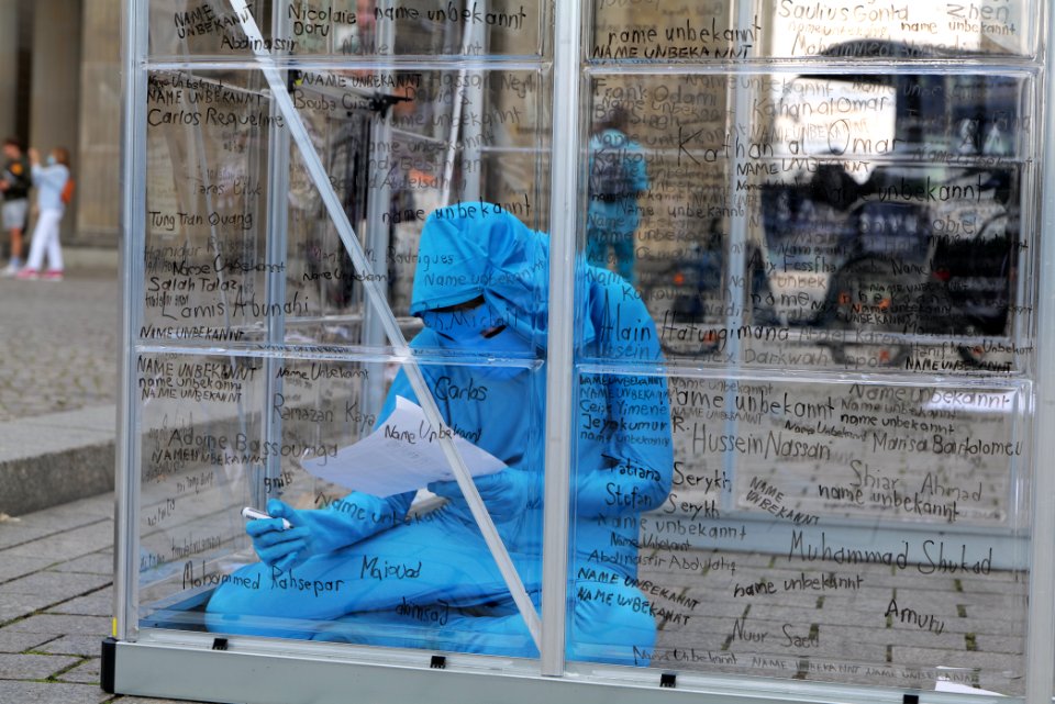 Coloured Rain protest glass house Berlin Platz des 18 März 2020-07-18 09