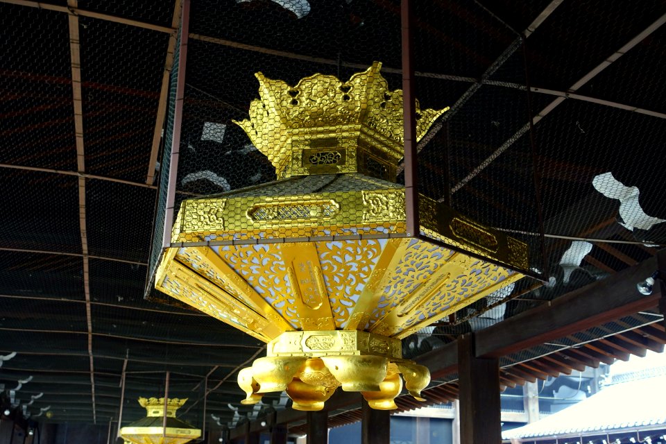 Corridor lamp - Nishi Hongwanji - Kyoto, Japan - DSC07167