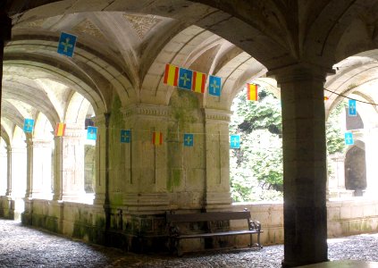 Cornellana - Monasterio de San Salvador, claustro 01