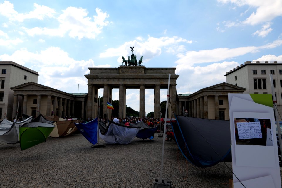 Coloured Rain protest Berlin Pariser Platz 2020-07-18 14