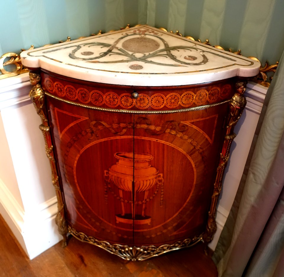Corner cabinet - South Sketch Gallery, Chatsworth House - Derbyshire, England - DSC03275