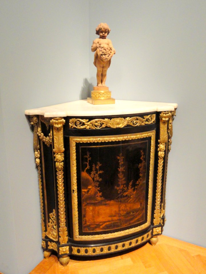 Corner cabinet, about 1765-1770, Rene Dubois, France, ebony veneer, Japanese lacquer, gilt bronze - Cleveland Museum of Art - DSC08985