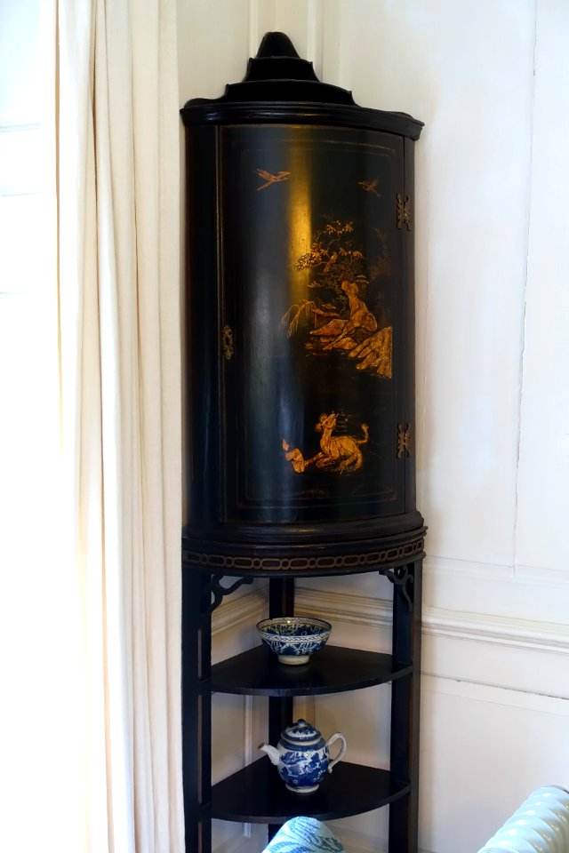 Corner cupboard, owned by Dante Gabriel Rossetti, japanned wood - Kelmscott Manor - Oxfordshire, England - DSC00007