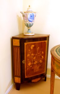 Corner cabinet, Madrid, 1770-1800 AD, pine veneer with marquetry - Museo Nacional de Artes Decorativas - Madrid, Spain - DSC08414