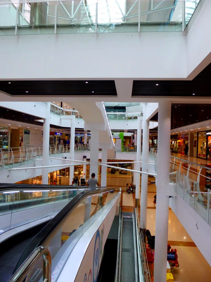 Cornellá de Llobregat - Centro comercial Llobregat Centre 4