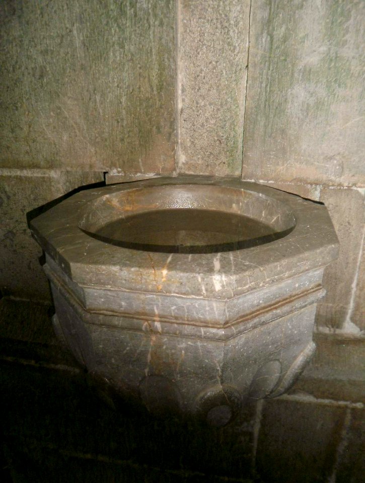 Cornellana - Monasterio de San Salvador, interior de la iglesia 06