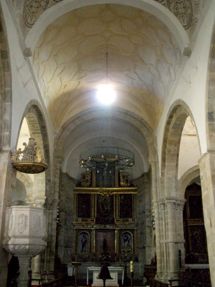 Cornellana - Monasterio de San Salvador, interior de la iglesia 15