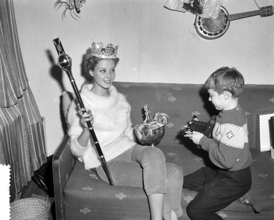 Corine Rottschäfer thuis, Corine met broer Jan, Bestanddeelnr 910-8192