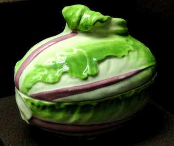 Cos Lettuce tureen, c. 1755, Chelsea, glassy soft-paste porcelain, overglaze enamels - Gardiner Museum, Toronto - DSC00861