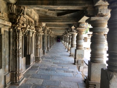 Corridors of Keshava temple, Somnathpur 03