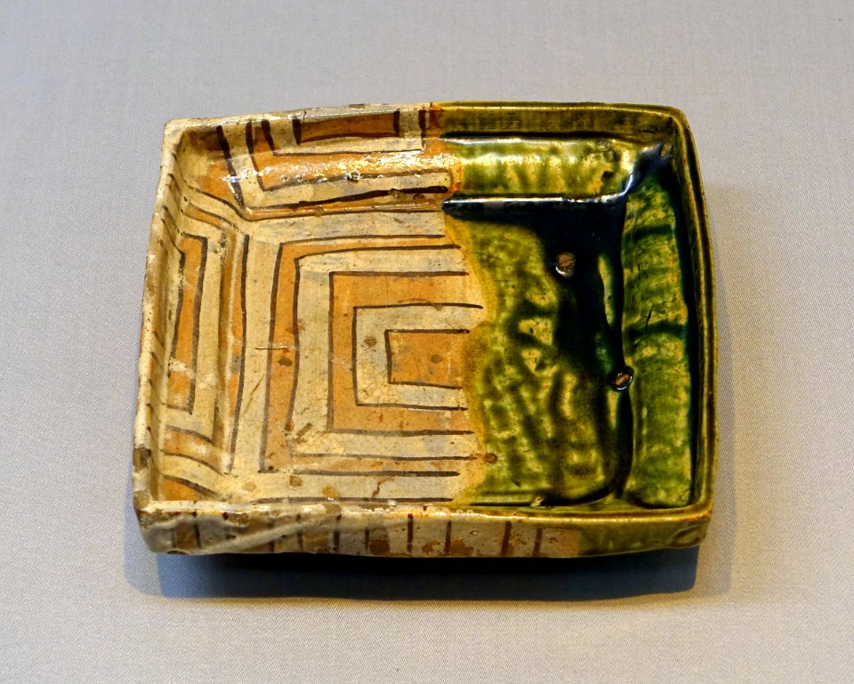 Cornered bowl, Mino ware, Oribe type, Japan, Edo period, 1600s AD, ceramic with glazes - Tokyo National Museum - Tokyo, Japan - DSC08997