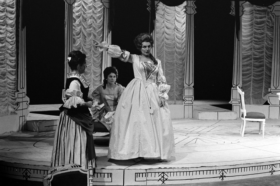 Cosi Fan Tutte , opera, Hanny Steffek , E Spaarenburg en F de Bassij, Bestanddeelnr 914-3520