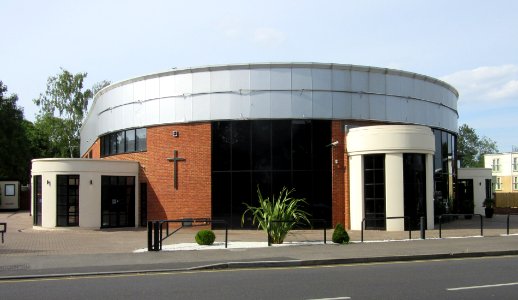 Cornerstone The Church, Station Avenue, Walton-on-Thames (June 2015) (2)