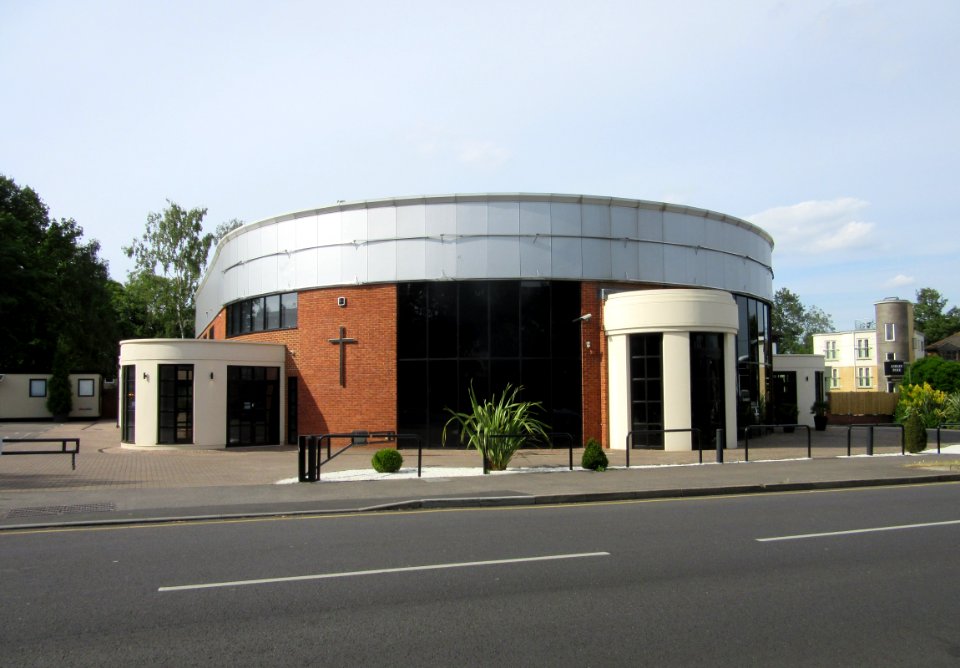 Cornerstone The Church, Station Avenue, Walton-on-Thames (June 2015) (1)