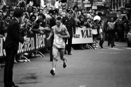 Cor Vriend op weg naar de finish, Bestanddeelnr 932-5840