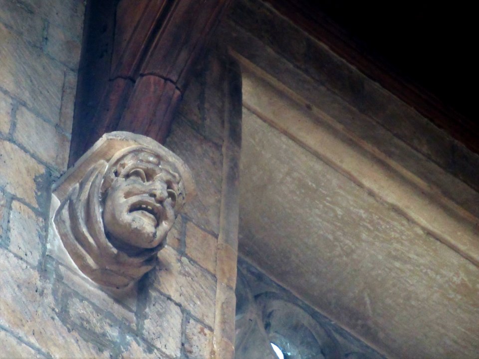 Corbel, north transept, Adderbury 02