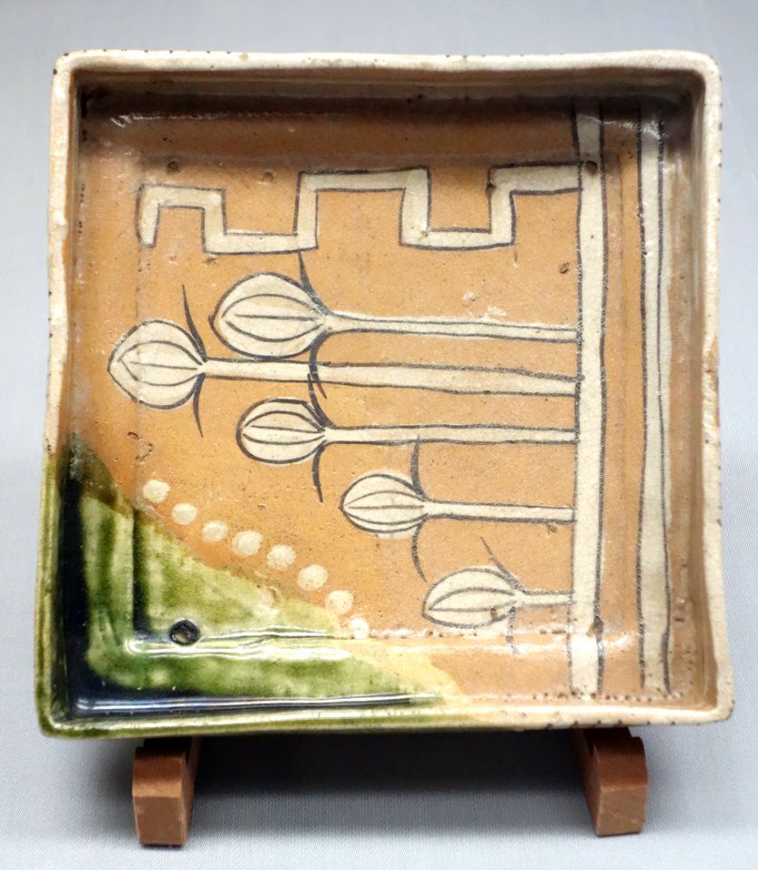 Cornered Bowl, Mino ware, Oribe type, Edo period, 17th century - Tokyo National Museum - DSC05274