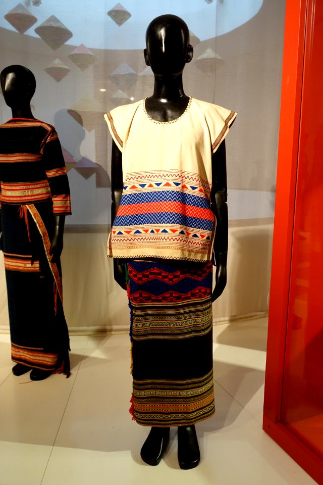 Costume, Ma, Lam Dong, 1980, handmade cotton - Vietnamese Women's Museum - Hanoi, Vietnam - DSC04070