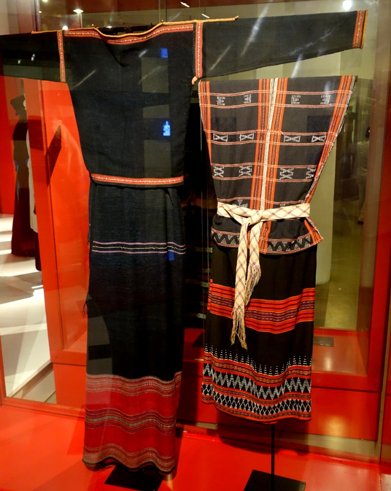 Costumes, (left) E De, Dac Lac, 1970, handmade cotton & natural dyes, (right) Co-tu, Quang Nam, 1980, handmade cotton, indigo, beads strung on weft - Vietnamese Women's Museum - Hanoi, Vietnam - DSC04067