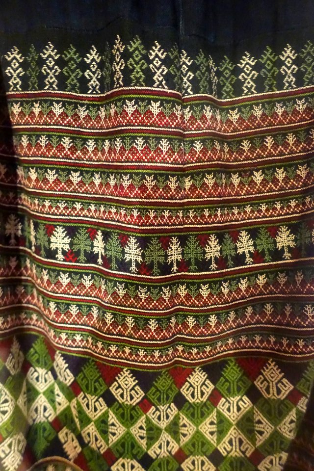 Costume, Dao Do, Lao Cai, 1972, handmade cotton, industial cotton with natural embroidered patterns - Vietnamese Women's Museum - Hanoi, Vietnam - DSC03742