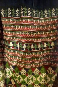 Costume, Dao Do, Lao Cai, 1972, handmade cotton, industial cotton with natural embroidered patterns - Vietnamese Women's Museum - Hanoi, Vietnam - DSC03742