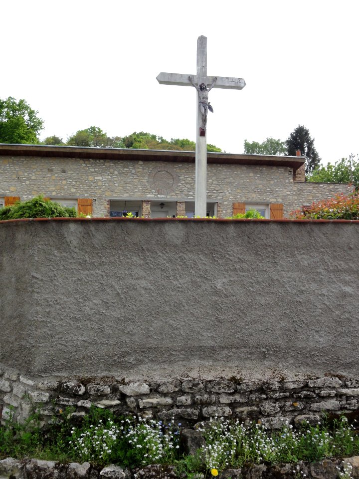Coucy-lès-Eppes (Aisne) croix de chemin