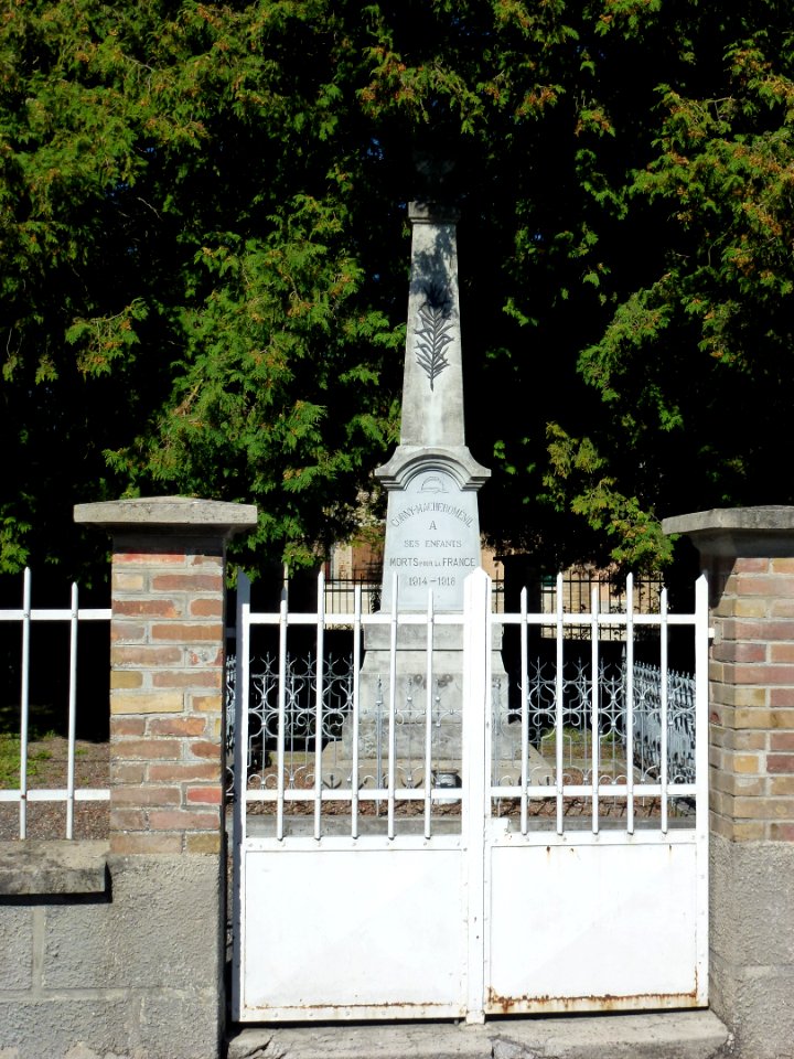 Corny-Machéroménil (Ardennes) monument aux morts à Corny