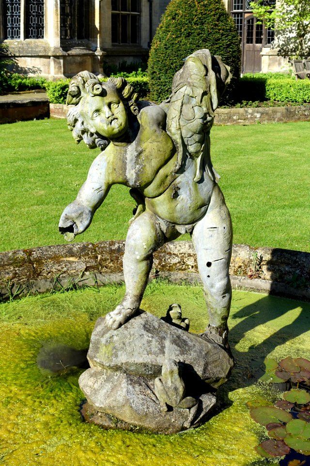 Courtyard boy - Rushton Hall - Northamptonshire, England - DSC09498