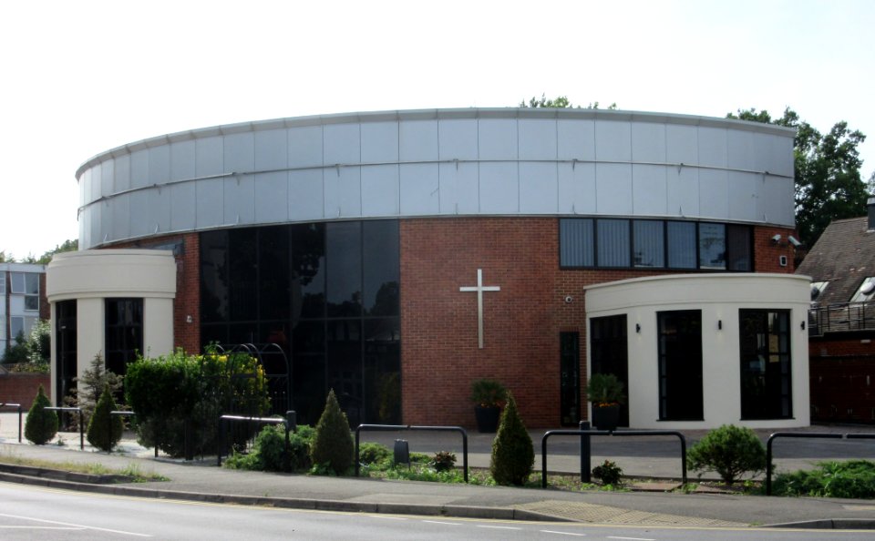 Cornerstone The Church, Station Avenue, Walton-on-Thames (June 2015) (4)